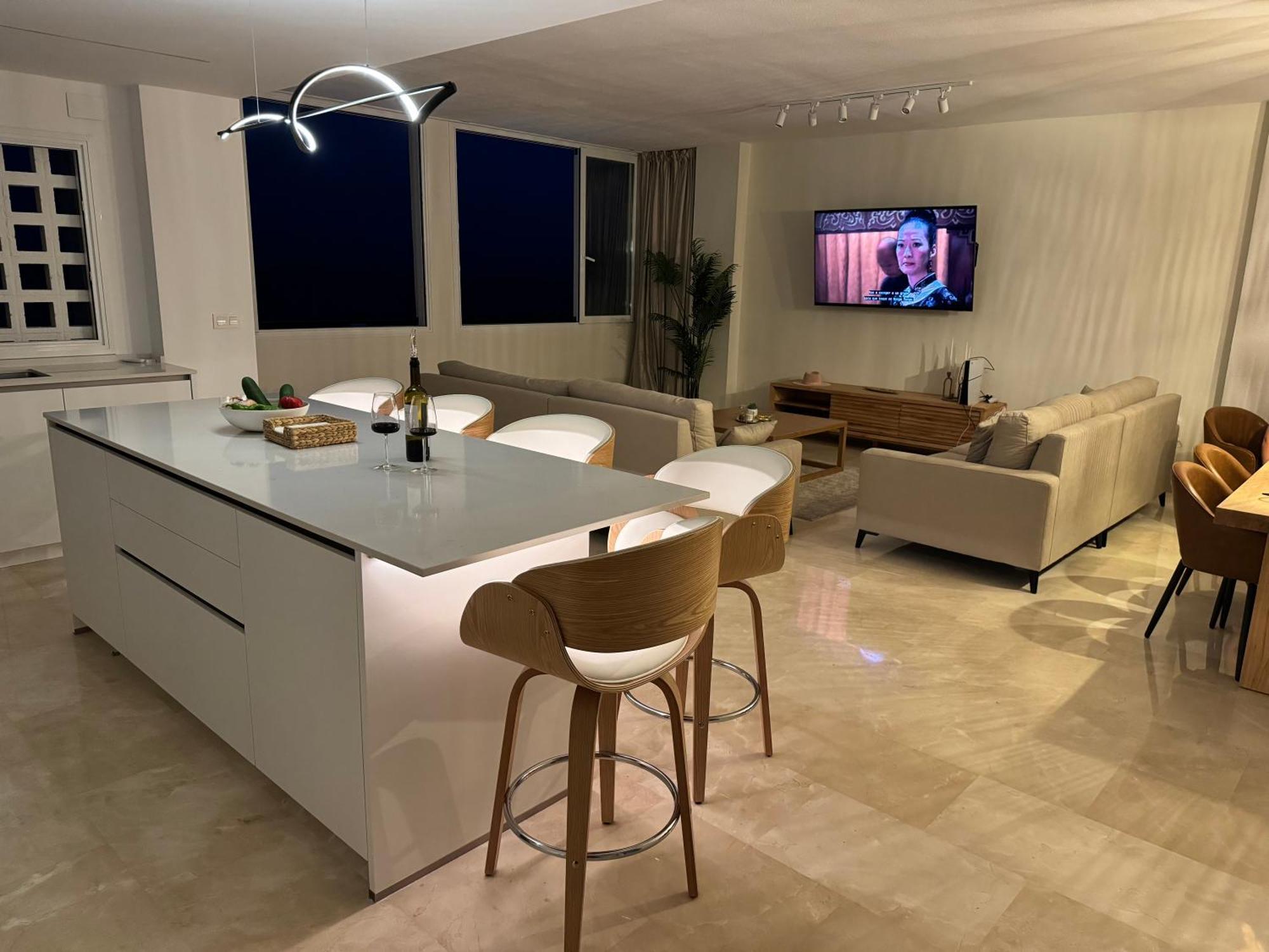 Apartment Stunning Marina Seaview Penthouse - Puerto Deportivo Estepona